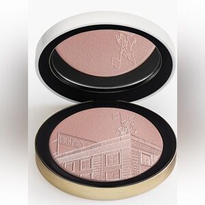 Hermès
Plein Air, 24
Faubourg - Face & Eye Illuminating Powder